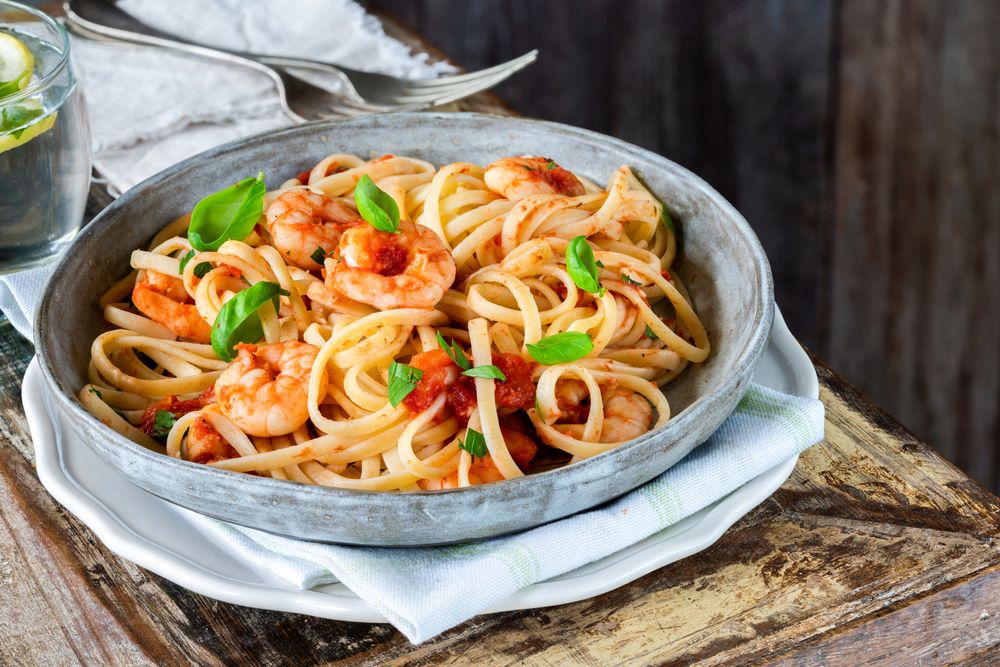 Linguine,Pasta,With,Prawns,In,Tomato,And,Garlic,Sauce