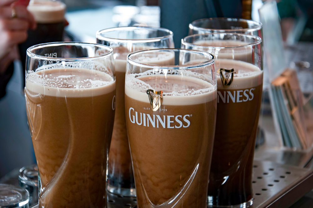 what-does-guinness-taste-like-fanatically-food