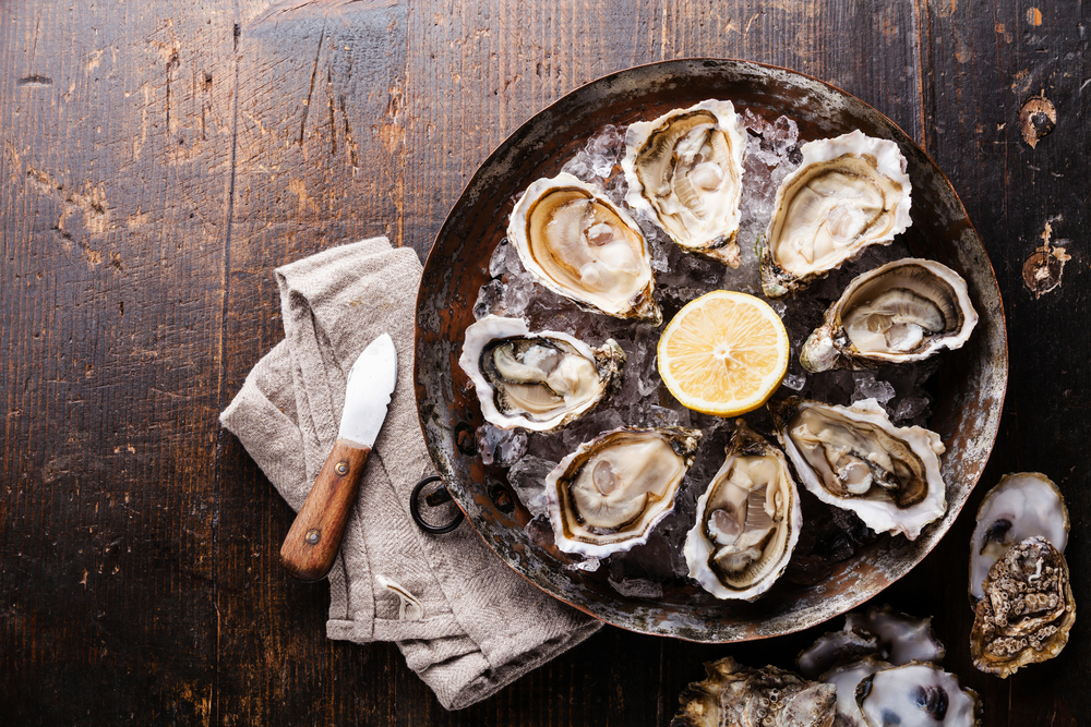 Opened,Oysters,On,Metal,Copper,Plate,On,Dark,Wooden,Background