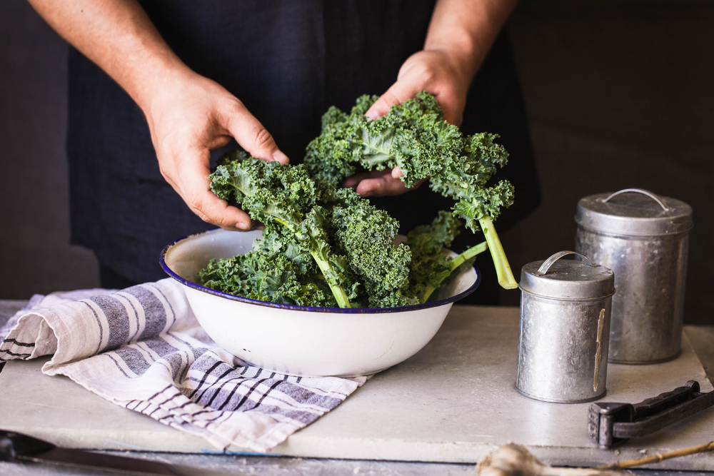 Kale,Leafy,Greens,Vegetable,Box,Hold,In,Hands,Wash,Black