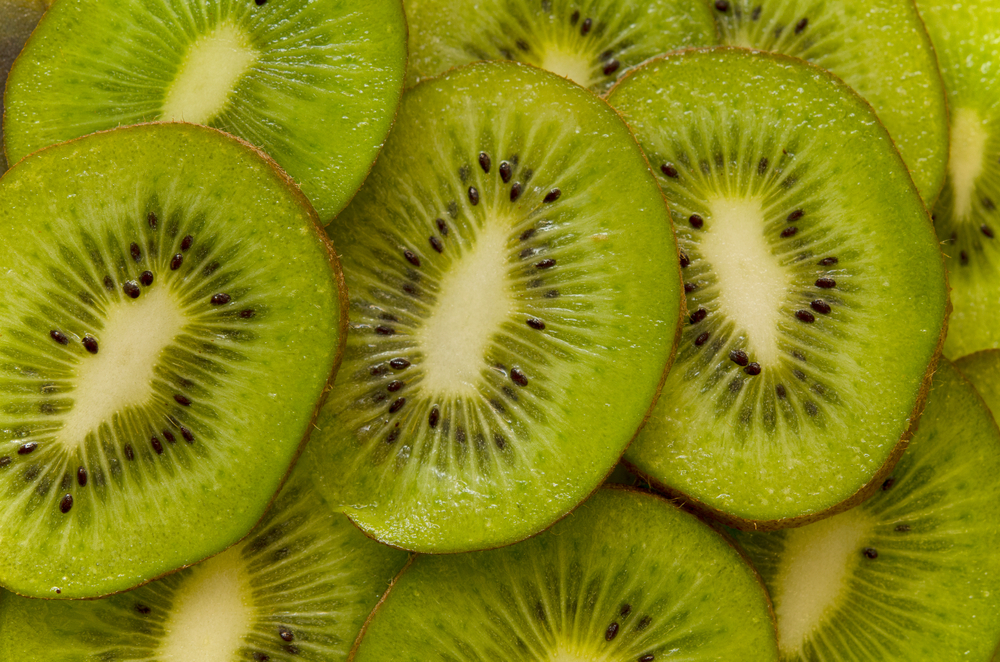 ??kiwi,Slices,Close,Up,Natural,Green,Background