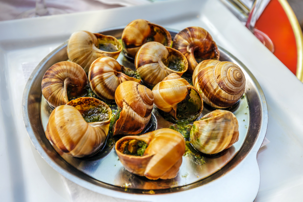 “escargots,De,Bourgogne”,Close-up,Of,Eating,The,Fred,Grape,Snails