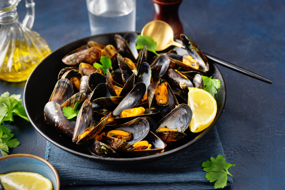 Close,Up,Of,A,Plate,With,Freshly,Coocked,Mussels,On