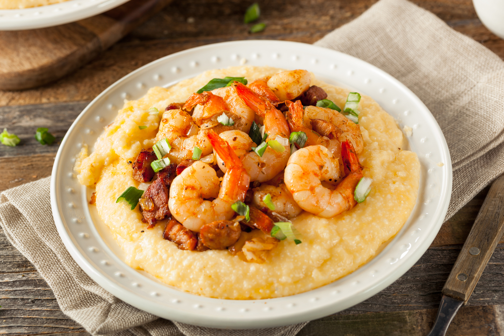 Homemade,Shrimp,And,Grits,With,Pork,And,Cheddar