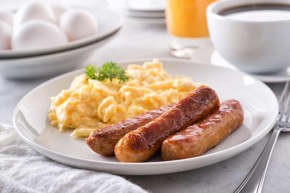 A,Plate,Of,Delicious,Scrambled,Eggs,And,Breakfast,Sausage,With