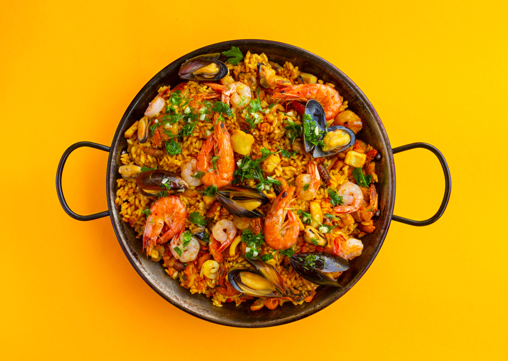 Traditional,Spanish,Seafood,Paella,With,Rice,,Mussels,,Shrimps,In,A