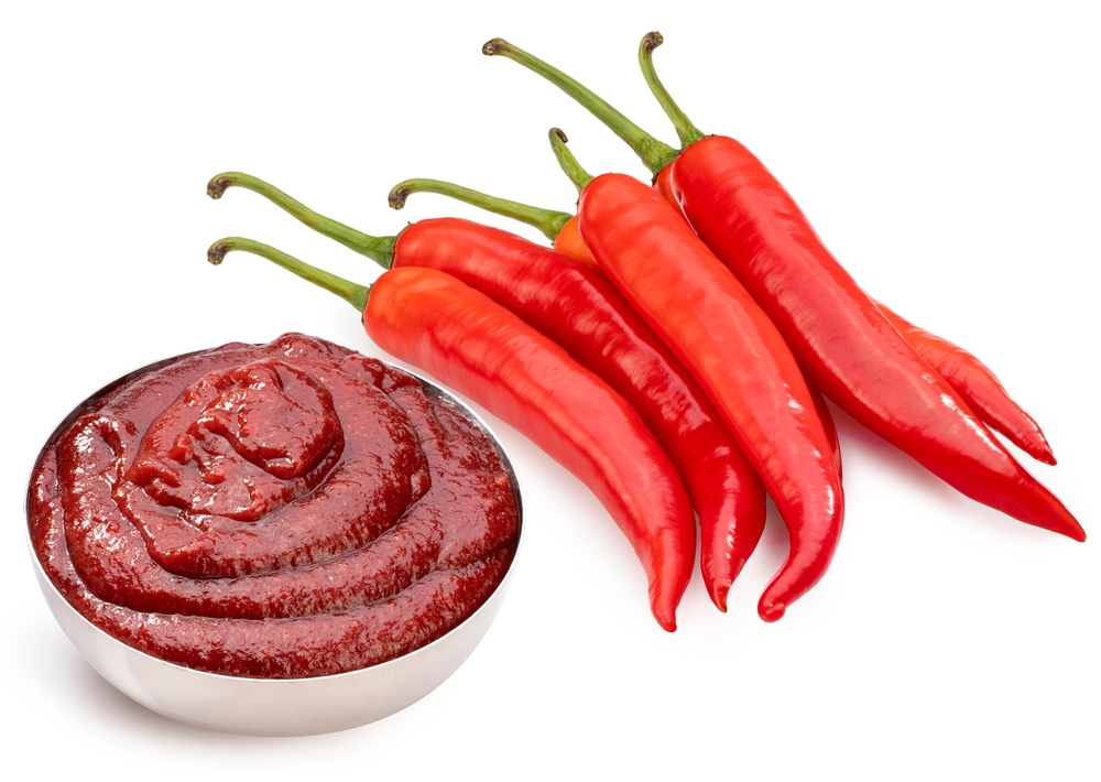 Korean,Pepper,Paste,And,Red,Pepper,Isolated,On,White,Background,