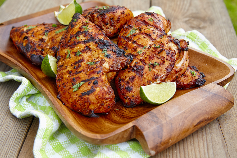 Grilled,Chicken,Breast,Served,With,Herbs,And,Lime