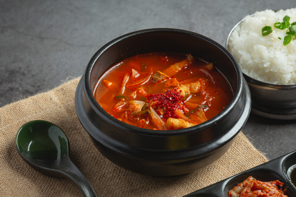 Kimchi,Jikae,Or,Kimchi,Soup,Ready,To,Eat,In,Bowl