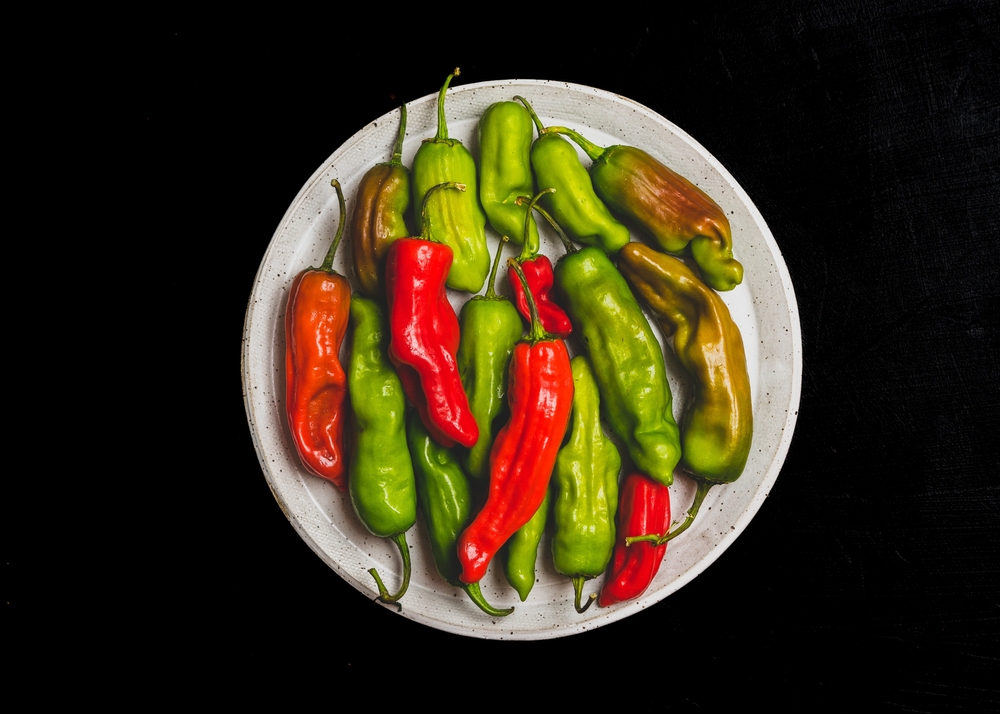 Pepperoncini,Peppers,On,A,Dark,Surface