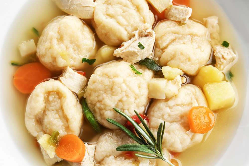 White,Plate,Of,Delicious,Chicken,And,Dumplings,Closeup
