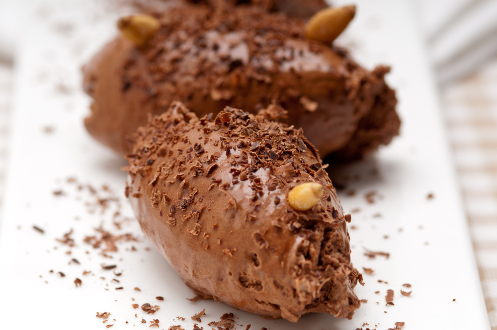 chocolate mousse quenelle dessert
